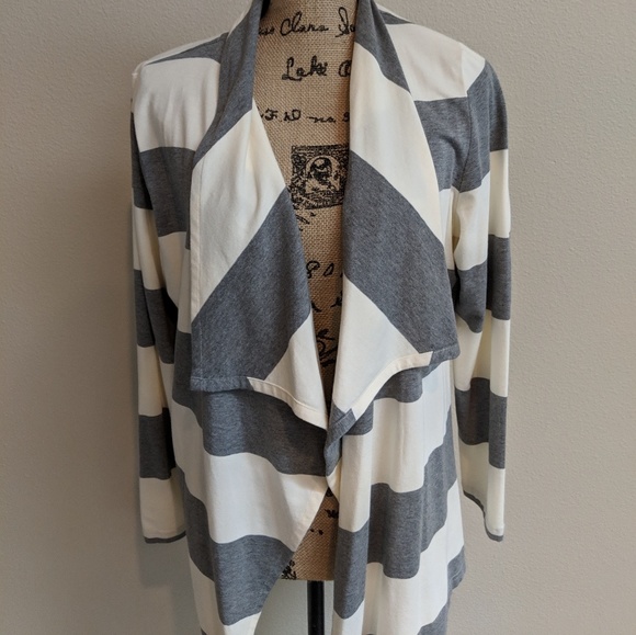 Liz Claiborne cardigan sweater - Picture 2 of 5